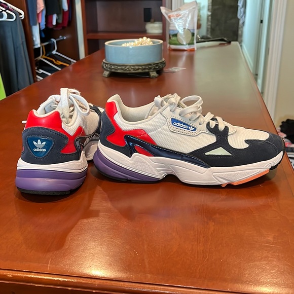 adidas Shoes - Adidas running workout shoes
